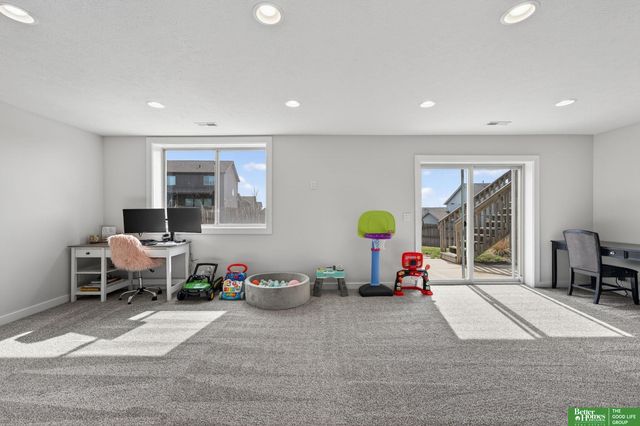 18807 Cottonwood Street, Omaha, NE 68136