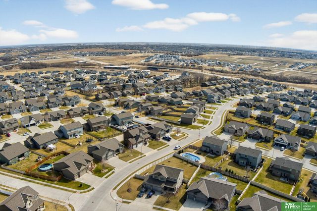 18807 Cottonwood Street, Omaha, NE 68136