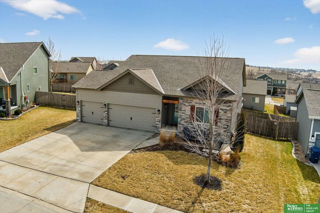 18807 Cottonwood Street, Omaha, NE 68136