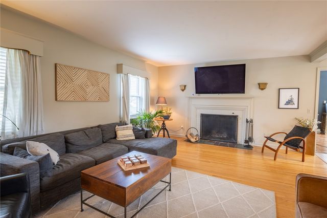 75 Pickwick Drive, Pittsford, NY 14618