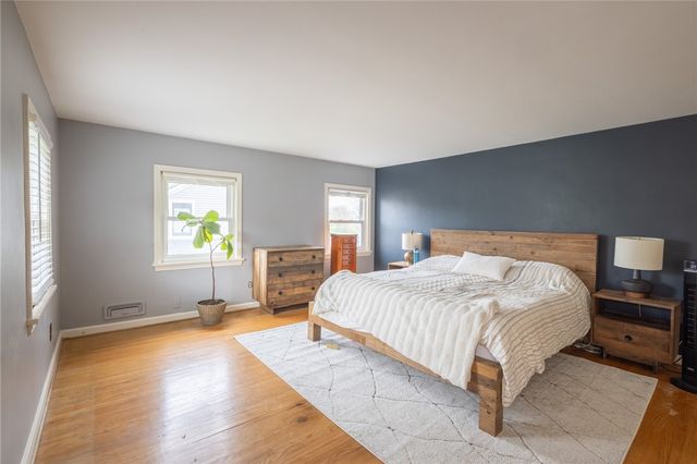 75 Pickwick Drive, Pittsford, NY 14618