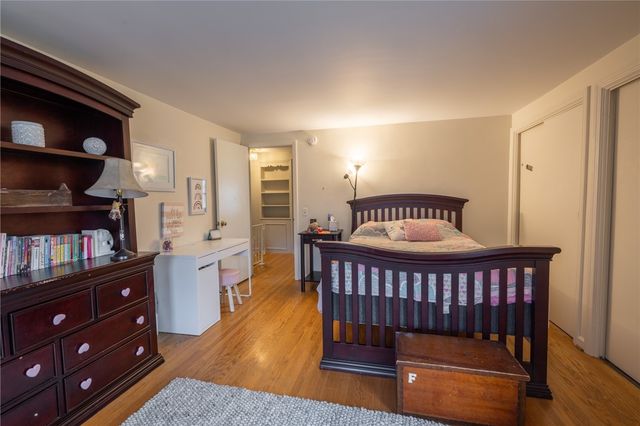 75 Pickwick Drive, Pittsford, NY 14618