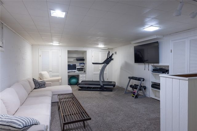 75 Pickwick Drive, Pittsford, NY 14618