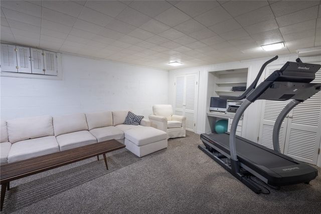 75 Pickwick Drive, Pittsford, NY 14618