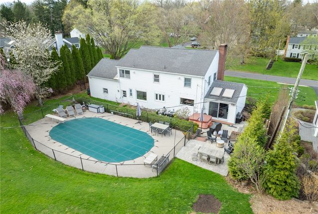 75 Pickwick Drive, Pittsford, NY 14618