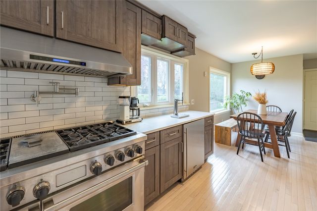 75 Pickwick Drive, Pittsford, NY 14618