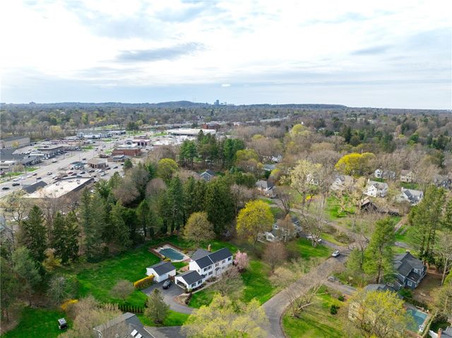 75 Pickwick Drive, Pittsford, NY 14618