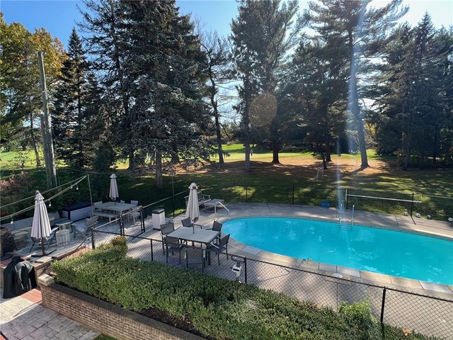 75 Pickwick Drive, Pittsford, NY 14618