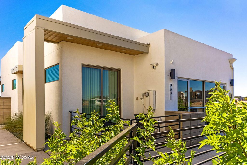 1208 E Liggins Street, Tucson, AZ 85713