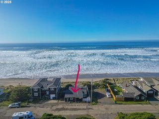695 N PACIFIC St, Rockaway Beach, OR 97136