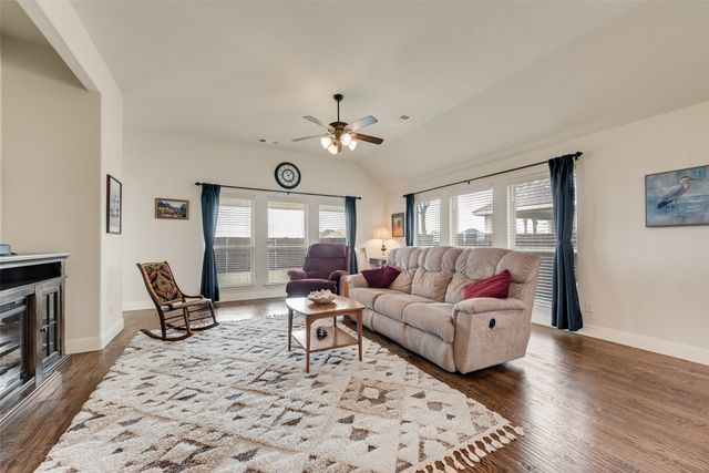 548 Hay Meadow Drive, Waxahachie, TX 75165