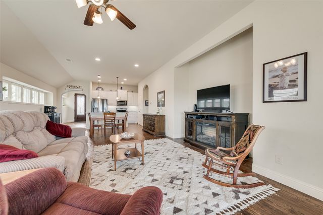 548 Hay Meadow Drive, Waxahachie, TX 75165