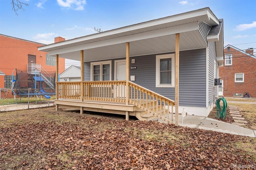 1710 Fort Park Boulevard, Lincoln Park, MI 48146