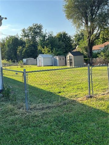 4704 N Adams Road, Independence, MO 64058