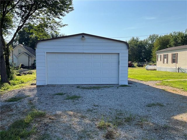 4704 N Adams Road, Independence, MO 64058