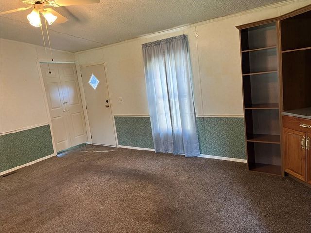 4704 N Adams Road, Independence, MO 64058