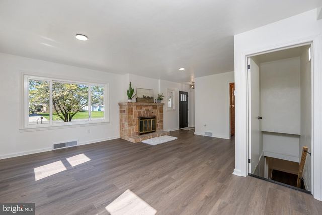 6008 CUMBERLAND HIGHWAY, Chambersburg, PA 17202
