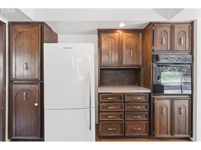 320 DELLWOOD Dr, Eugene, OR 97405