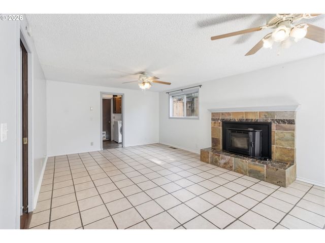 320 DELLWOOD Dr, Eugene, OR 97405