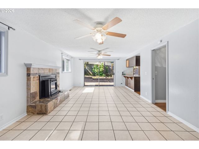 320 DELLWOOD Dr, Eugene, OR 97405