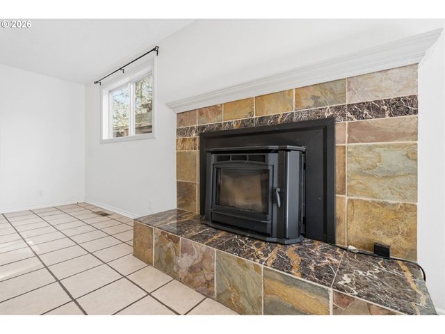 320 DELLWOOD Dr, Eugene, OR 97405