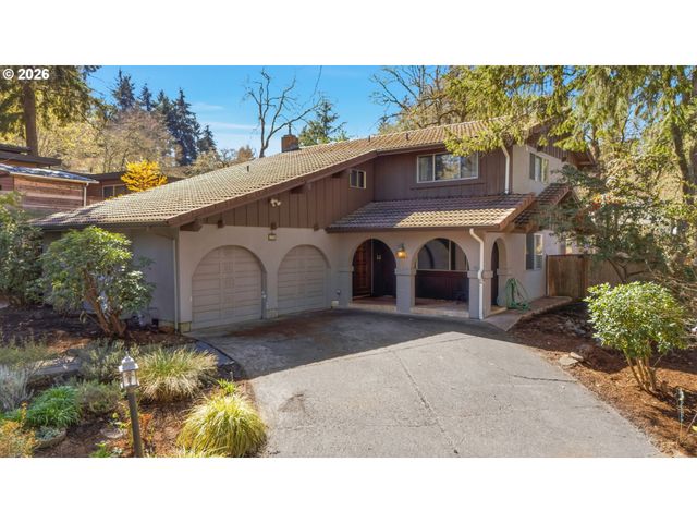 320 DELLWOOD Dr, Eugene, OR 97405