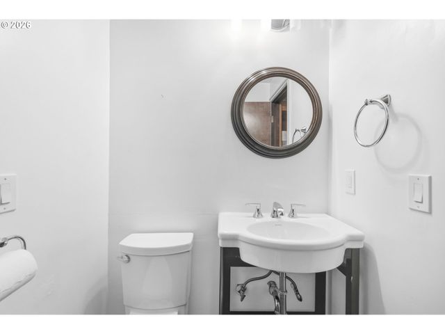 320 DELLWOOD Dr, Eugene, OR 97405