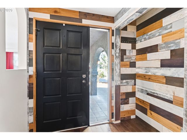 320 DELLWOOD Dr, Eugene, OR 97405