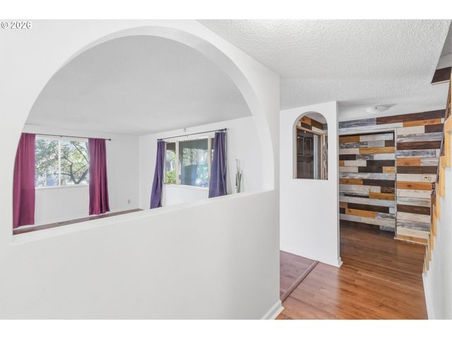 320 DELLWOOD Dr, Eugene, OR 97405