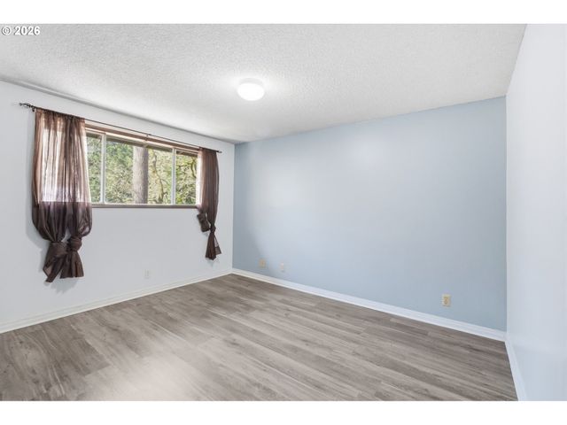 320 DELLWOOD Dr, Eugene, OR 97405