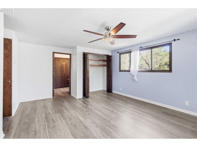 320 DELLWOOD Dr, Eugene, OR 97405