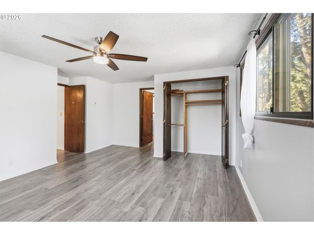 320 DELLWOOD Dr, Eugene, OR 97405