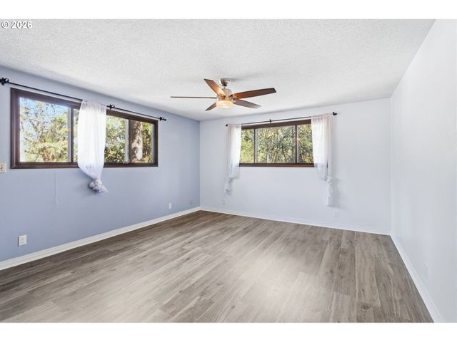 320 DELLWOOD Dr, Eugene, OR 97405