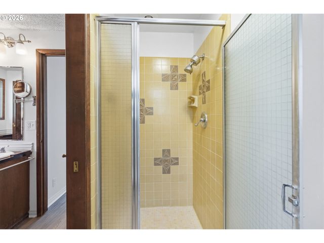 320 DELLWOOD Dr, Eugene, OR 97405