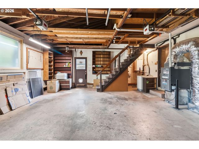 320 DELLWOOD Dr, Eugene, OR 97405