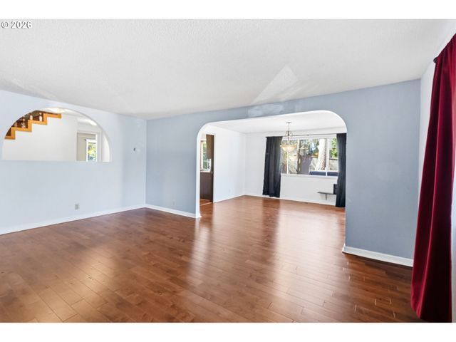 320 DELLWOOD Dr, Eugene, OR 97405