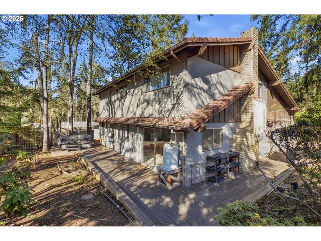 320 DELLWOOD Dr, Eugene, OR 97405