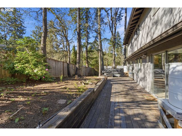 320 DELLWOOD Dr, Eugene, OR 97405