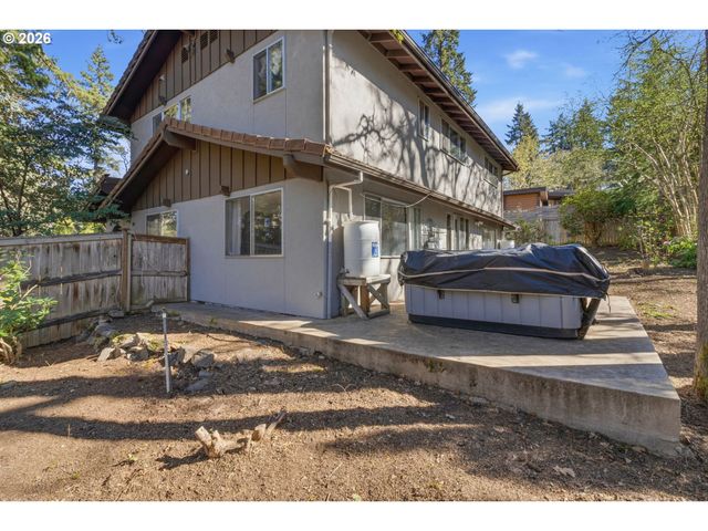 320 DELLWOOD Dr, Eugene, OR 97405