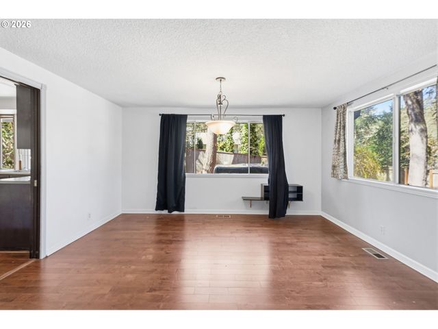 320 DELLWOOD Dr, Eugene, OR 97405