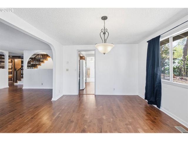 320 DELLWOOD Dr, Eugene, OR 97405