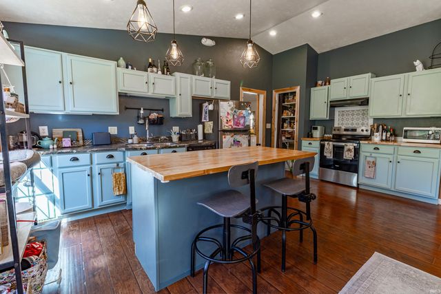 1912 S Orman Lane, Bloomfield, IN 47424