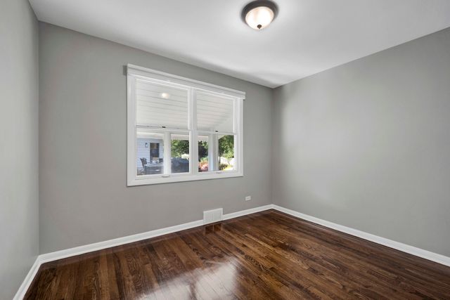 376 N WEST Avenue, Elmhurst, IL 60126