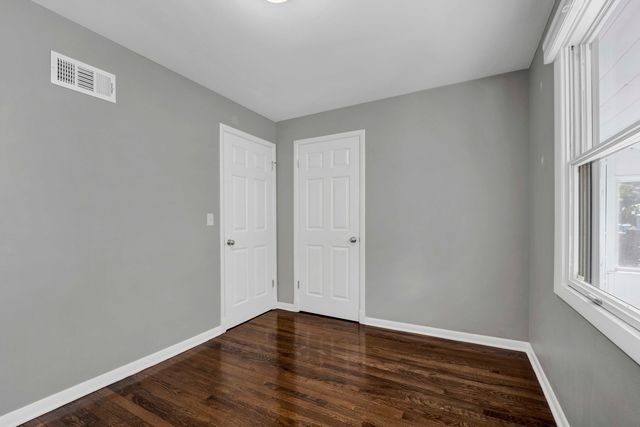376 N WEST Avenue, Elmhurst, IL 60126
