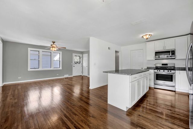376 N WEST Avenue, Elmhurst, IL 60126