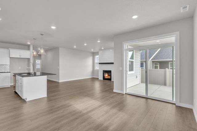 1255 N HIGH DESERT Dr, Deer Park, WA 99006