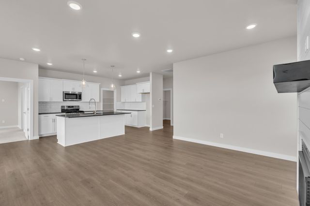 1255 N HIGH DESERT Dr, Deer Park, WA 99006