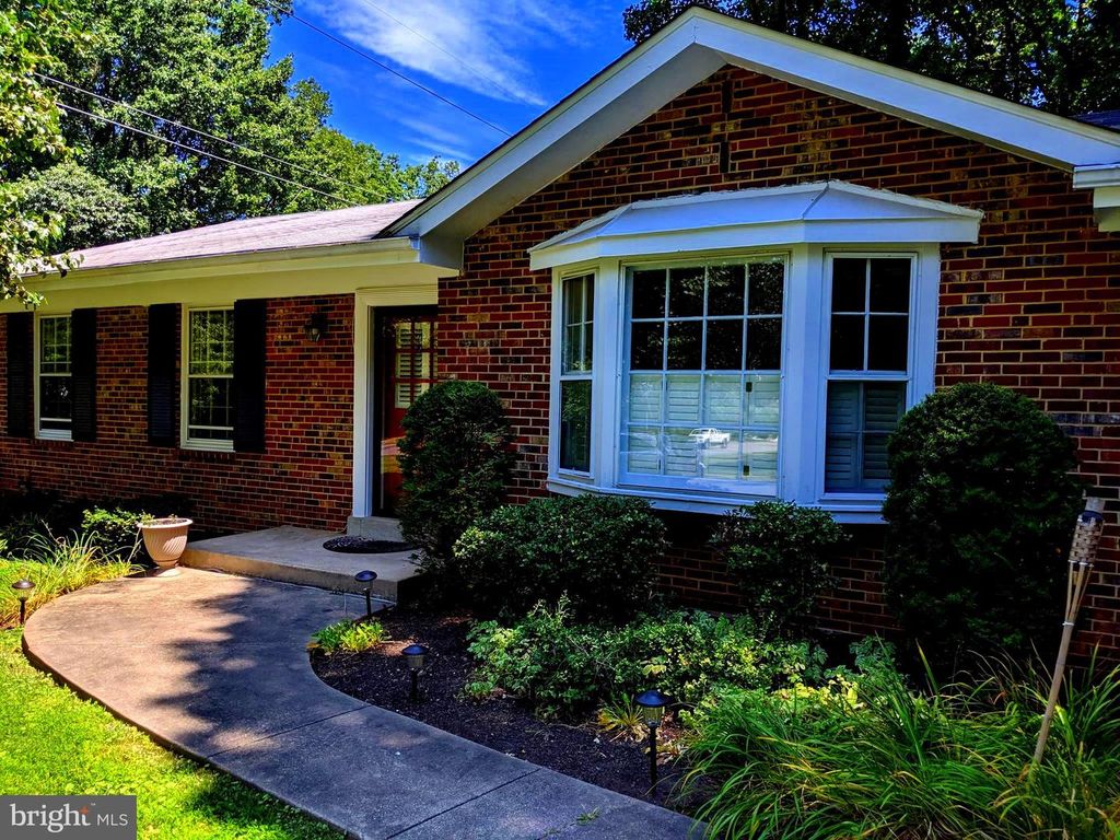 8702 THUNDERBIRD CT, Vienna, VA 22182