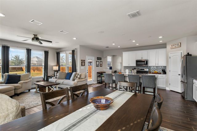 207 Duroc DR, Hutto, TX 78634