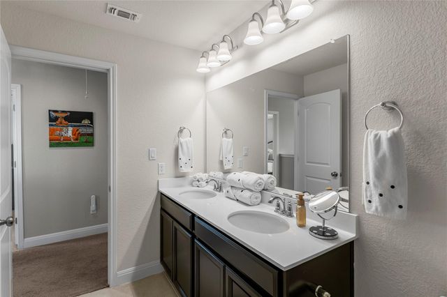 207 Duroc DR, Hutto, TX 78634